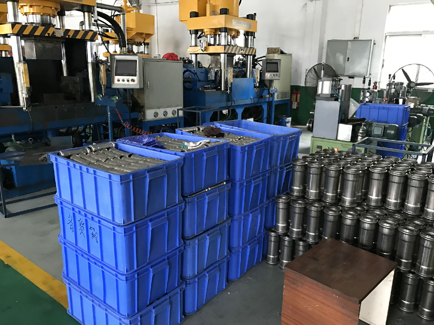 廣東永穗管業(yè)品牌雙卡壓式管件生產車間1